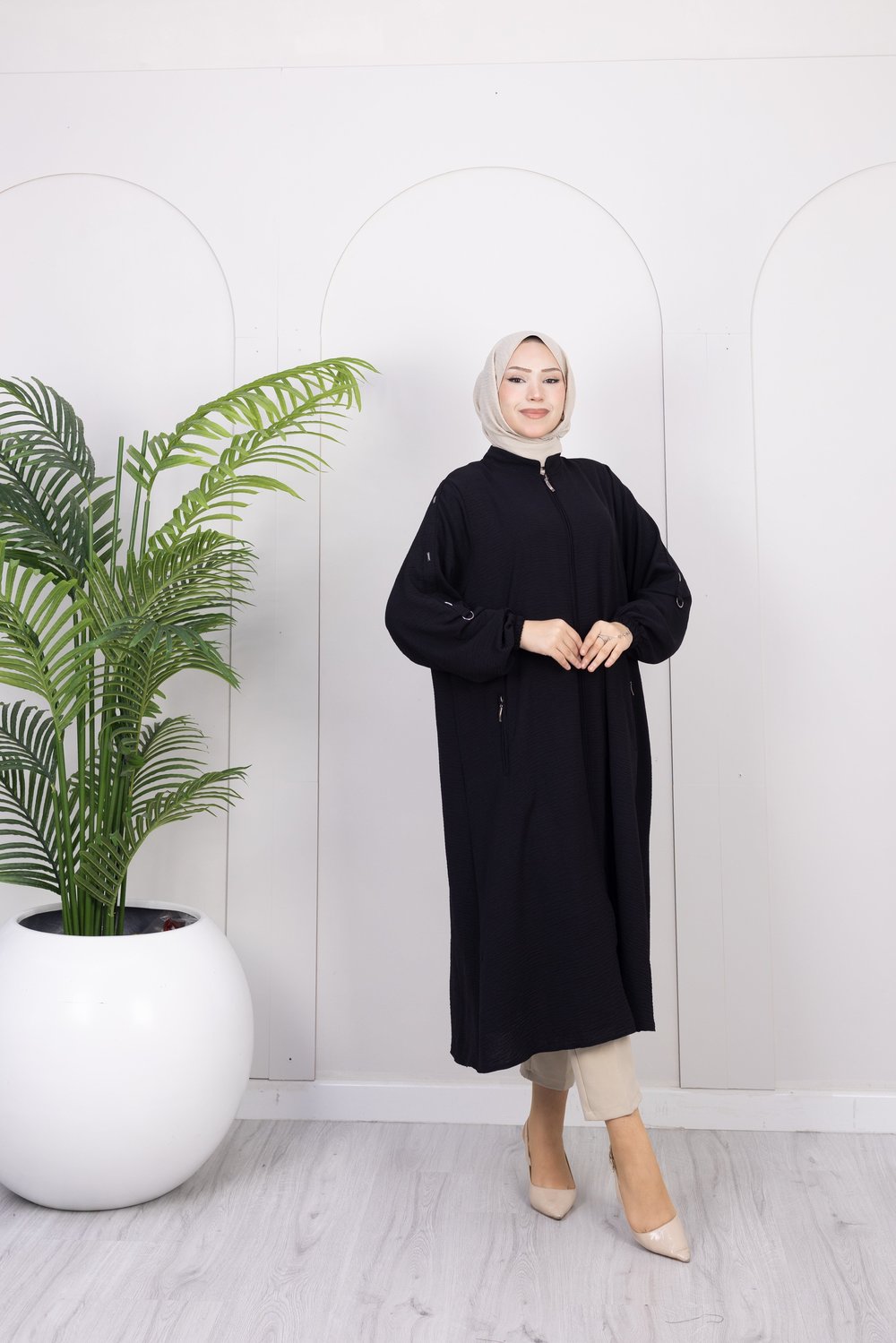 Kolları Taş Detaylı Kap | Siyah