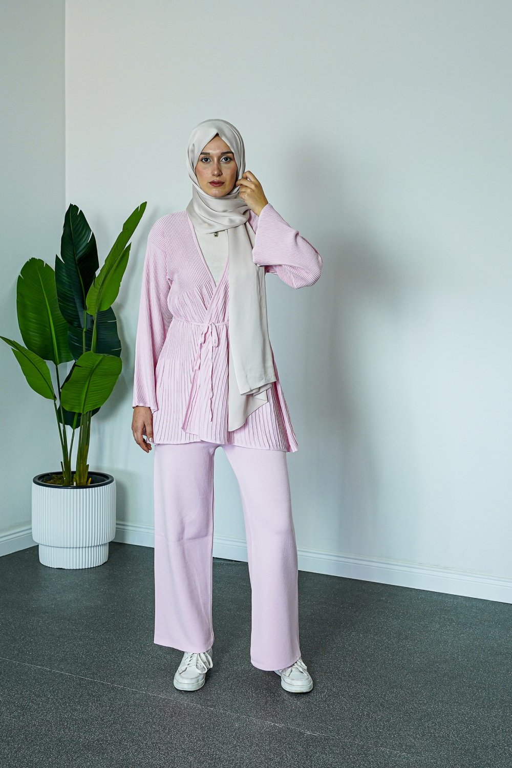 SHENAY Soft Harmony Tesettür İkili Takım V Yaka Kuşaklı 4 Mevsim Rahat Kalıp - Pembe