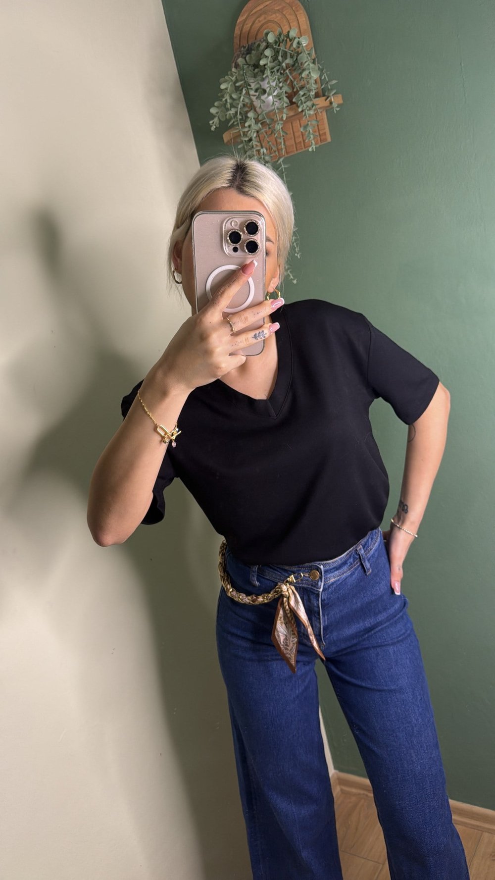 Basic V Yaka Tişört (Siyah)