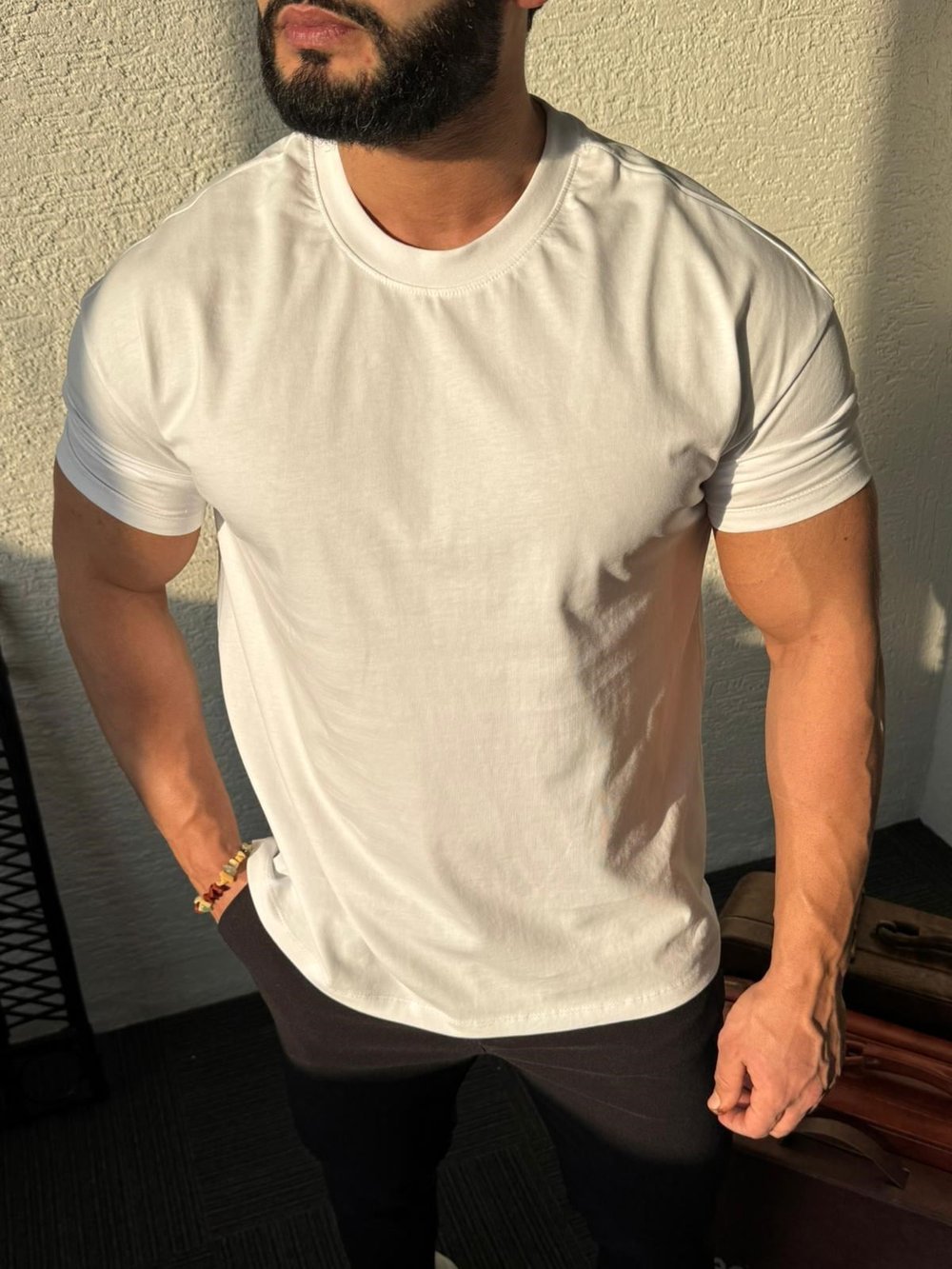 Beyaz Kollar Dar Kesim Oversize Tişört