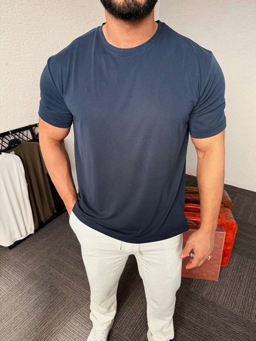 Lacivert Yırtmaç Detay Basic Tişört