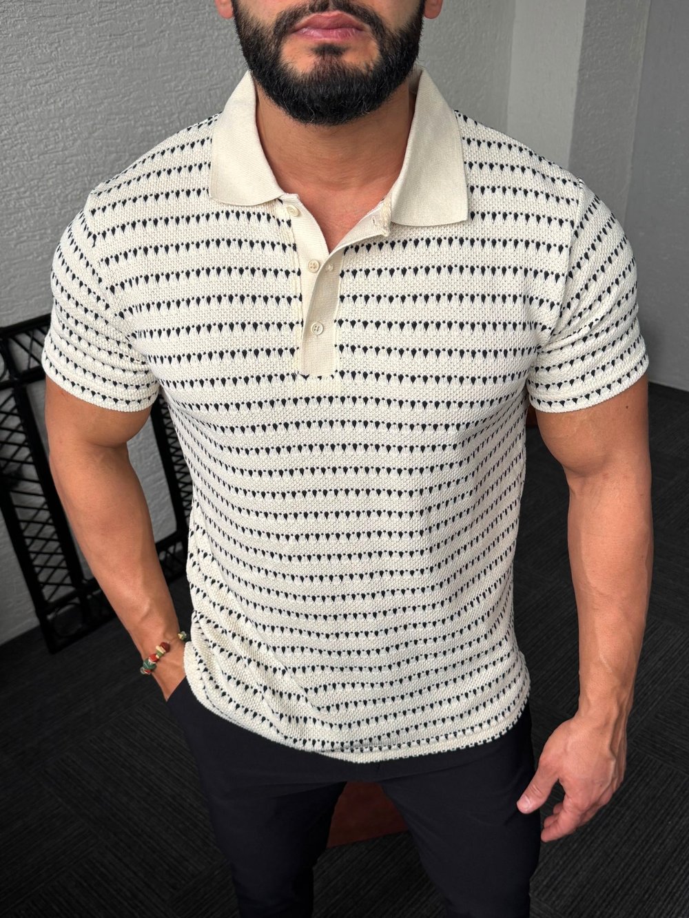 Siyah Dokulu Krem Polo Yaka Premium Tişört