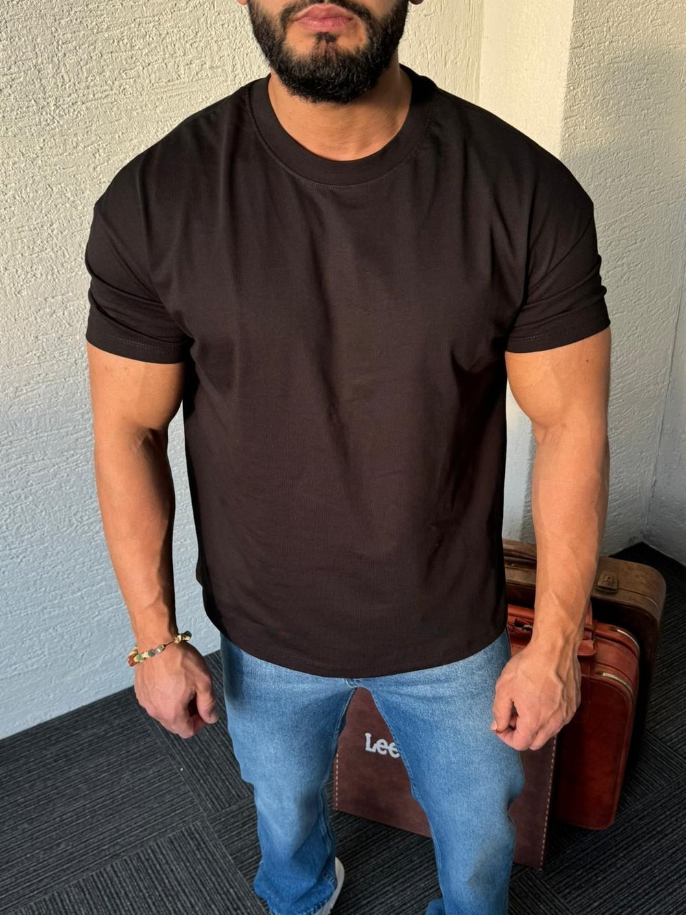 Siyah Kollar Dar Kesim Oversize Tişört