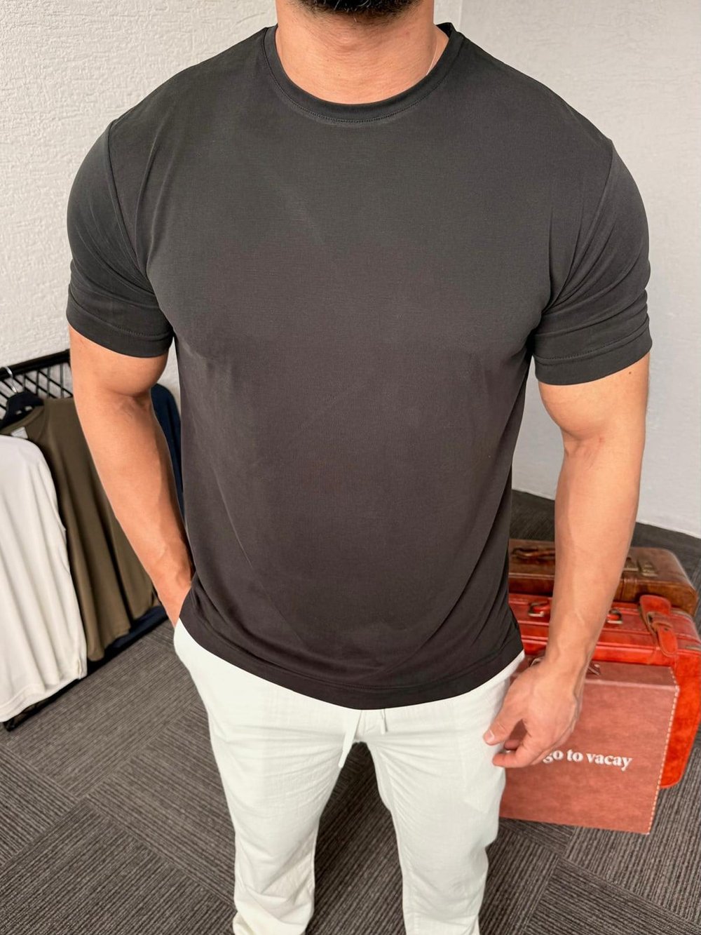 Siyah Yırtmaç Detay Basic Tişört