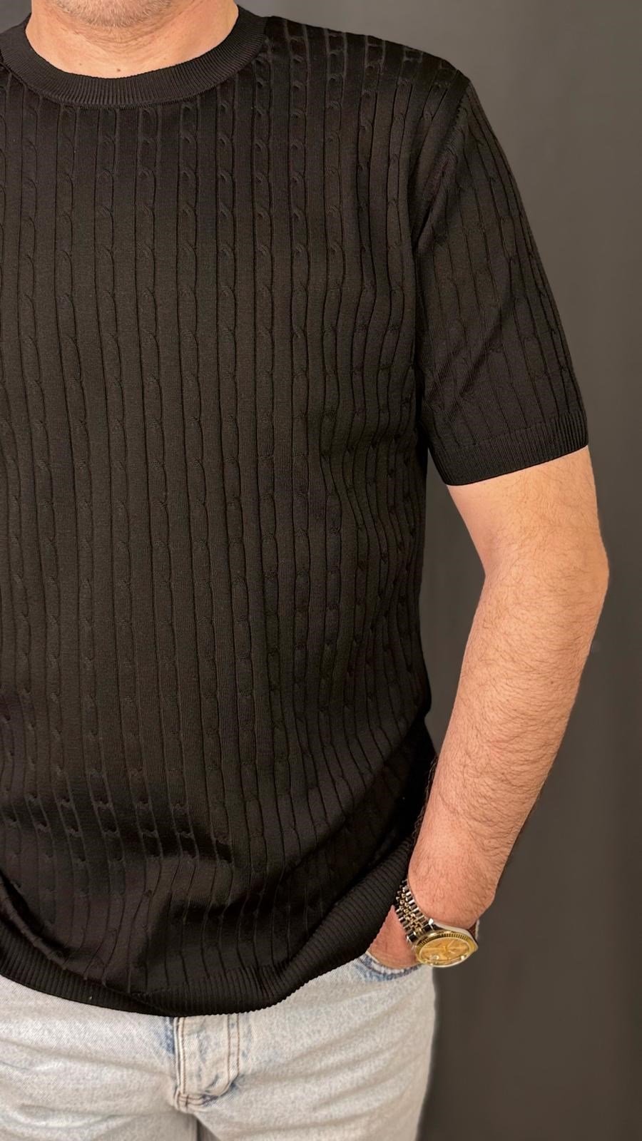 BİSİKLET YAKA , KENDİNDEN DESENLİ , BELİ LASTİKLİ ,TİŞÖRT (Siyah)