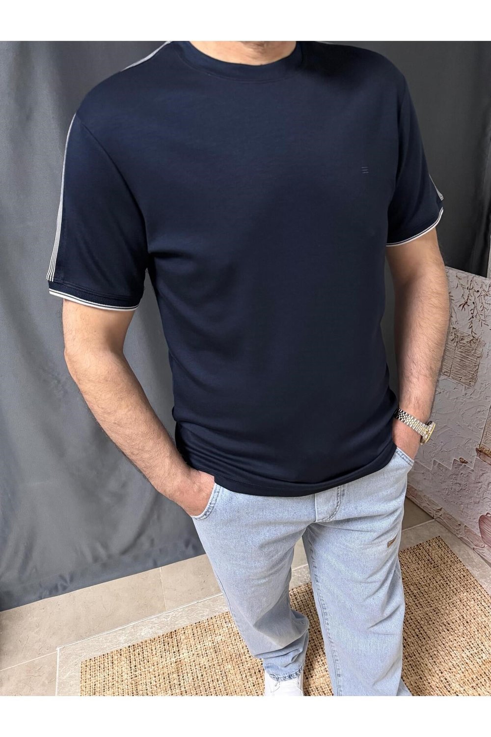 KOLLARI ŞERİTLİ MODAL TİŞÖRT
