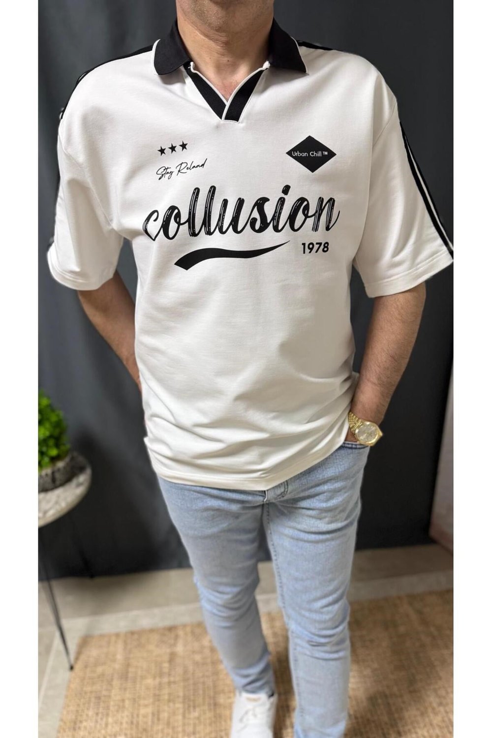 OVERSİZE BASKILI POLO YAKA KOLLARI ÇİZGİLİ TİŞÖRT
