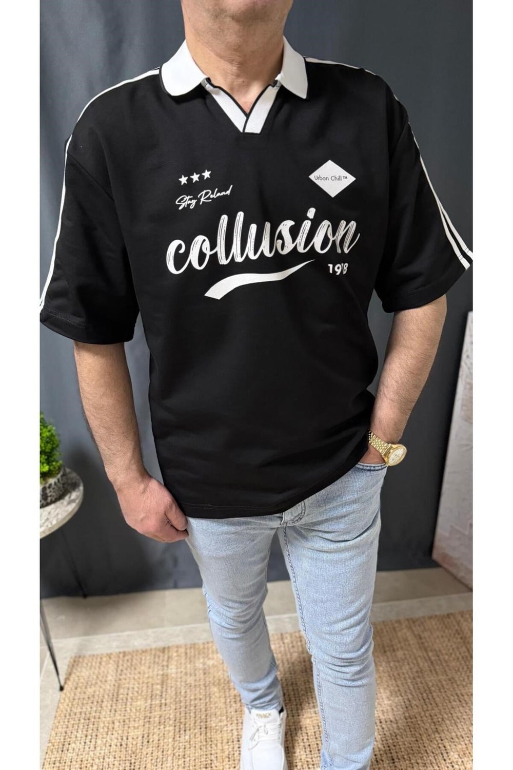 OVERSİZE BASKILI POLO YAKA KOLLARI ÇİZGİLİ TİŞÖRT