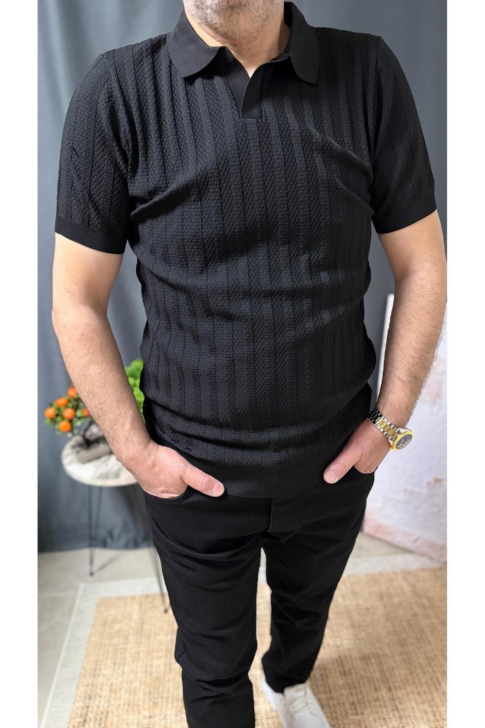 POLO YAKA KENDİNDEN DETAYLI, KOLU VE BELİ LASLİKLİ TİŞÖRT