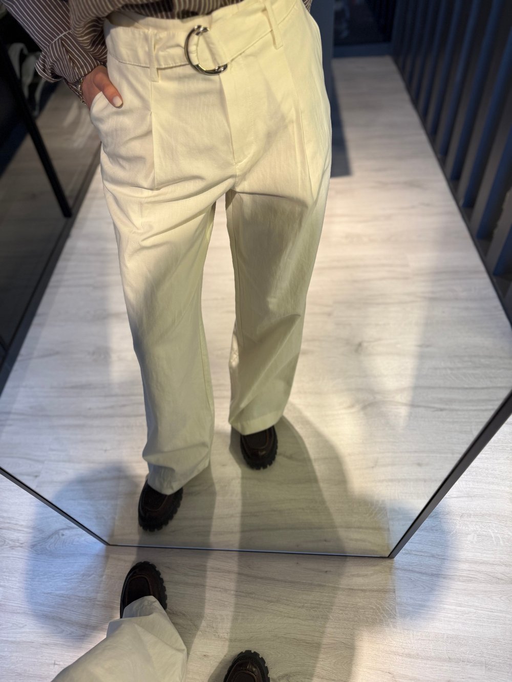Ekru Kemerli Pantolon 