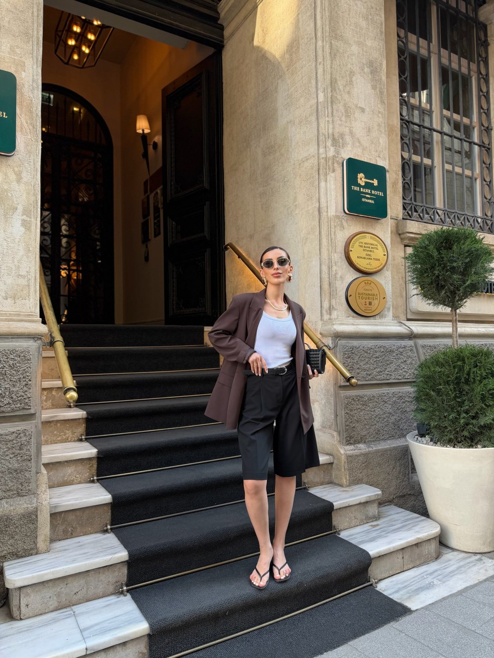 Kemerli Kapaklı Bermuda Şort