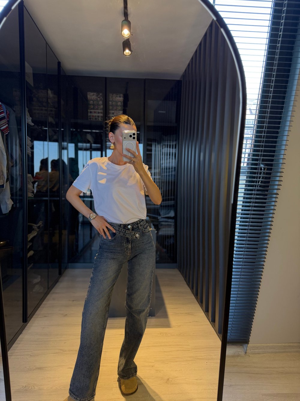 Mavi Çapraz Kemer Bel Detaylı Jean