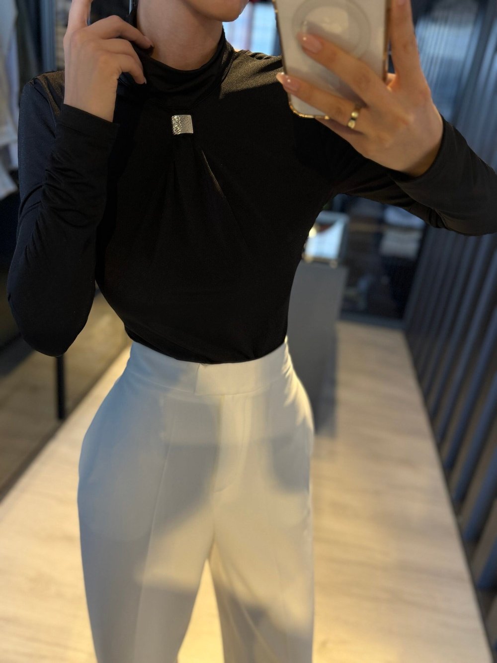 Sırt Dekolteli Aksesuar Detay Bodysuit