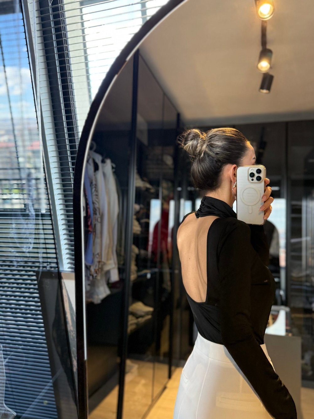 Sırt Dekolteli Aksesuar Detay Bodysuit