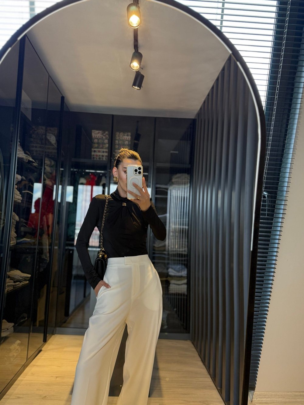 Sırt Dekolteli Aksesuar Detay Bodysuit