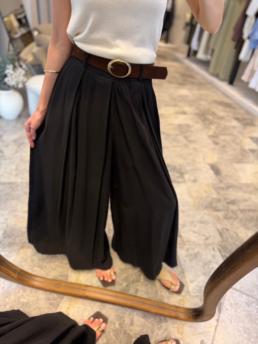 Siyah Kemerli Etek Pantolon