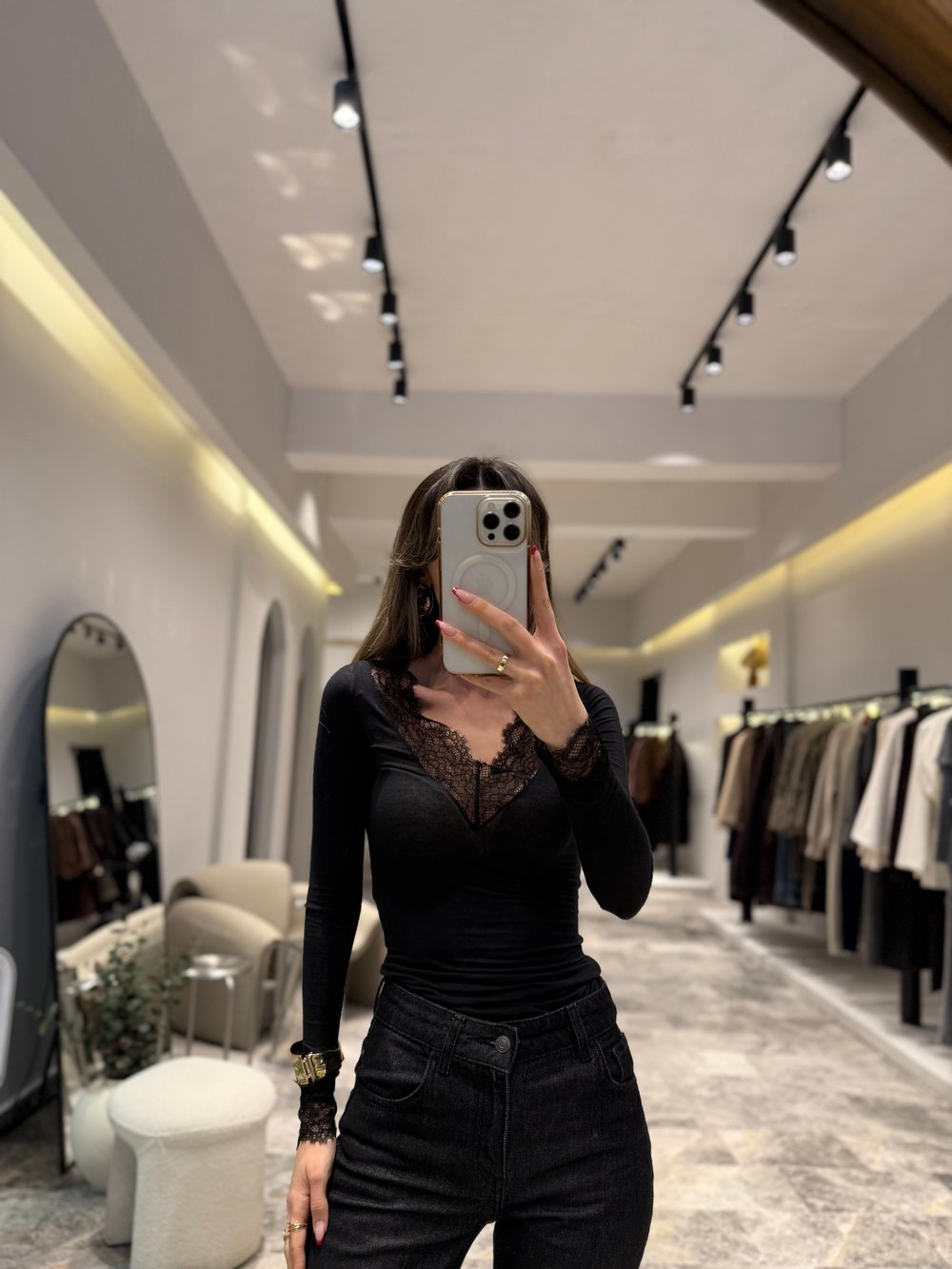 Siyah V Yaka Dantelli Kaşmir Bluz