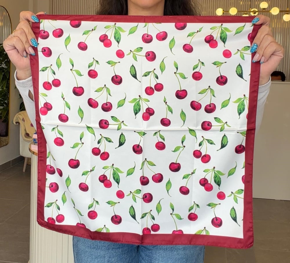 50*50 KİRAZ DESENLİ BANDANA FULAR