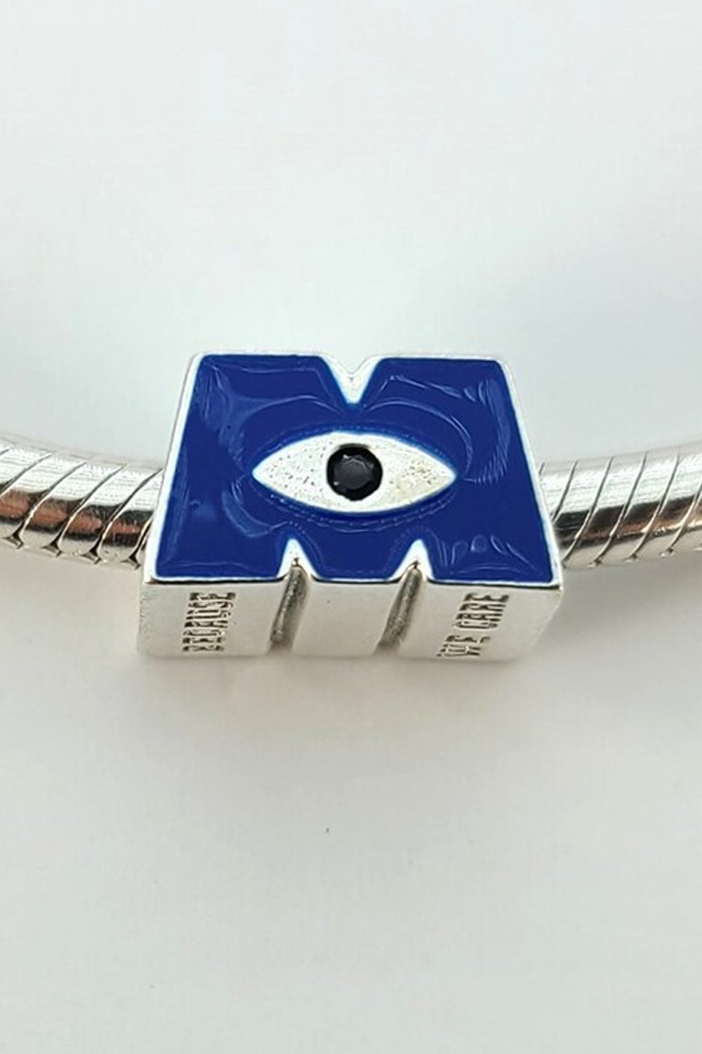  Pixar Sevimli Canavarlar M Logo Charm