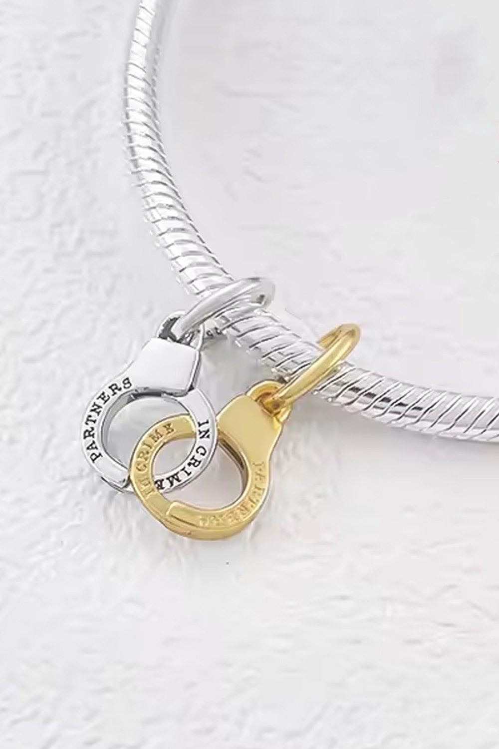 Altın ve Gümüş Ayrılabilir Kelepçe Sallantılı Gümüş Charm