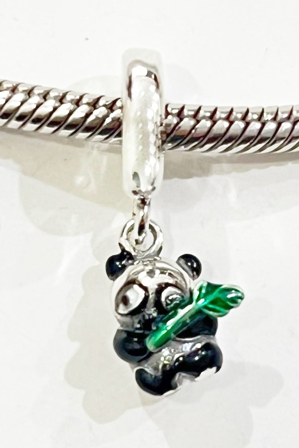 Bambusunu Tutan Panda Sallantılı Charm