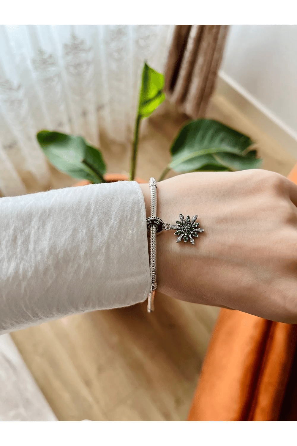 Taşlı Kar Tanesi Sallantılı Charm