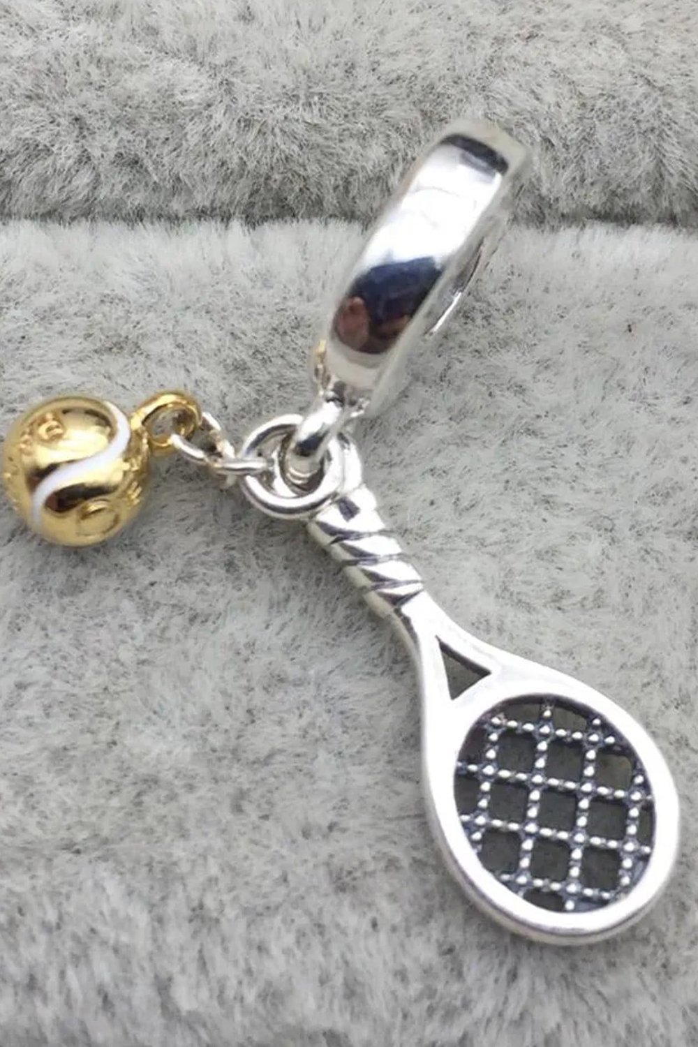 Tenis Raketi ve Altın Renk Top Sallantılı Charm