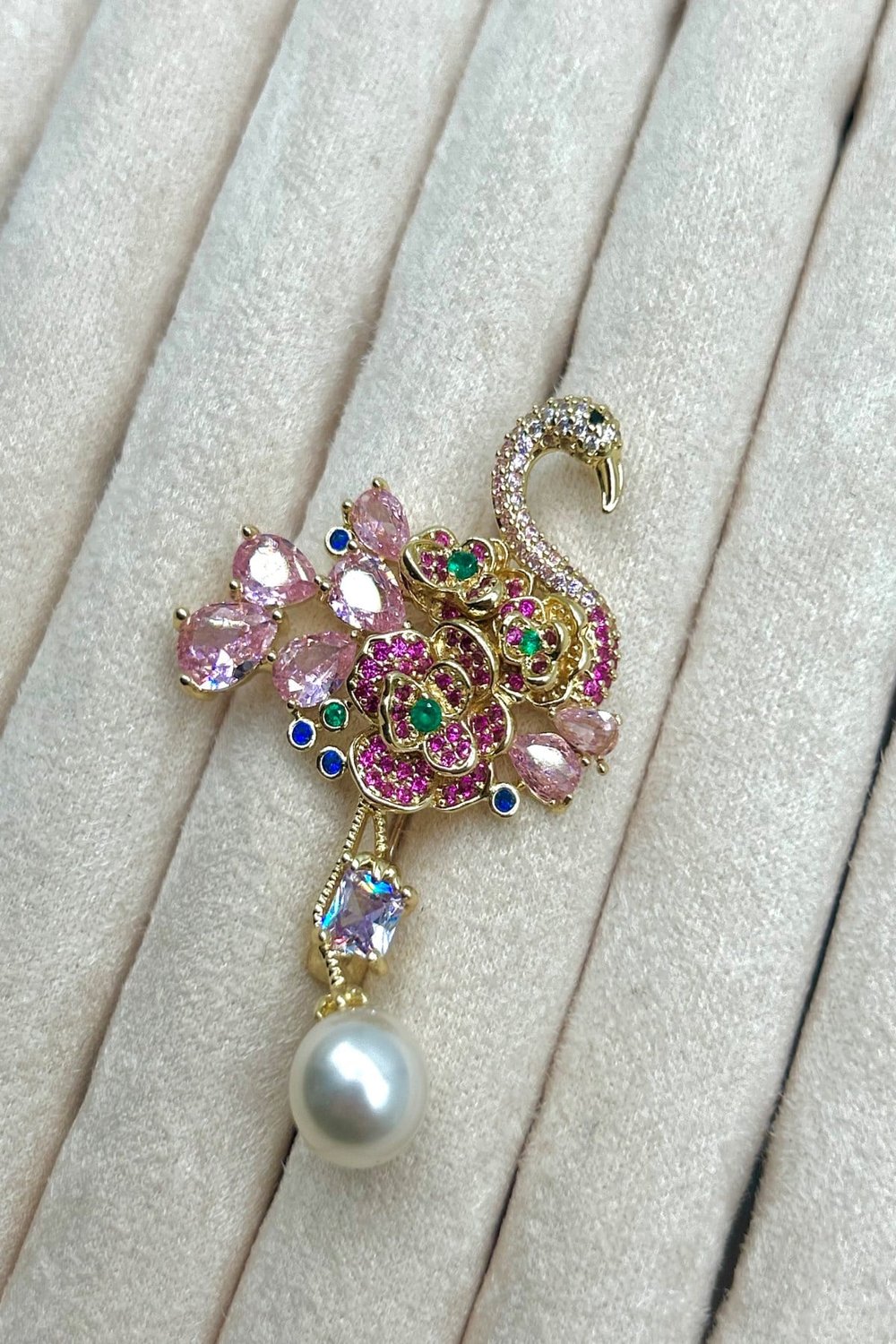 Pembe Kristal Taşlı İncili Flamingo Broş (5 cm) - Çanta, Ceket, Eşarp ve Yaka'da Kullanılabilir