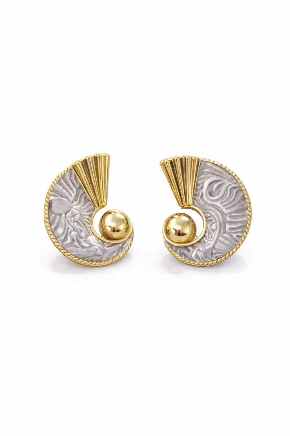Altın Renk Vintage Desenli Modern Küpe -Şık Tasarım Küpe