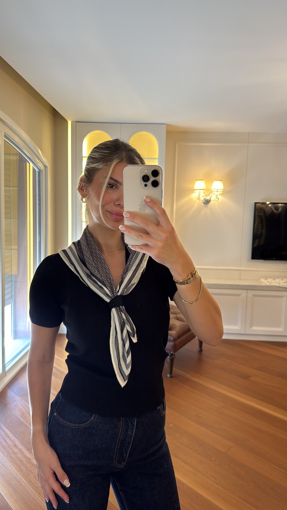 V Yaka Fularlı Triko Bluz Siyah