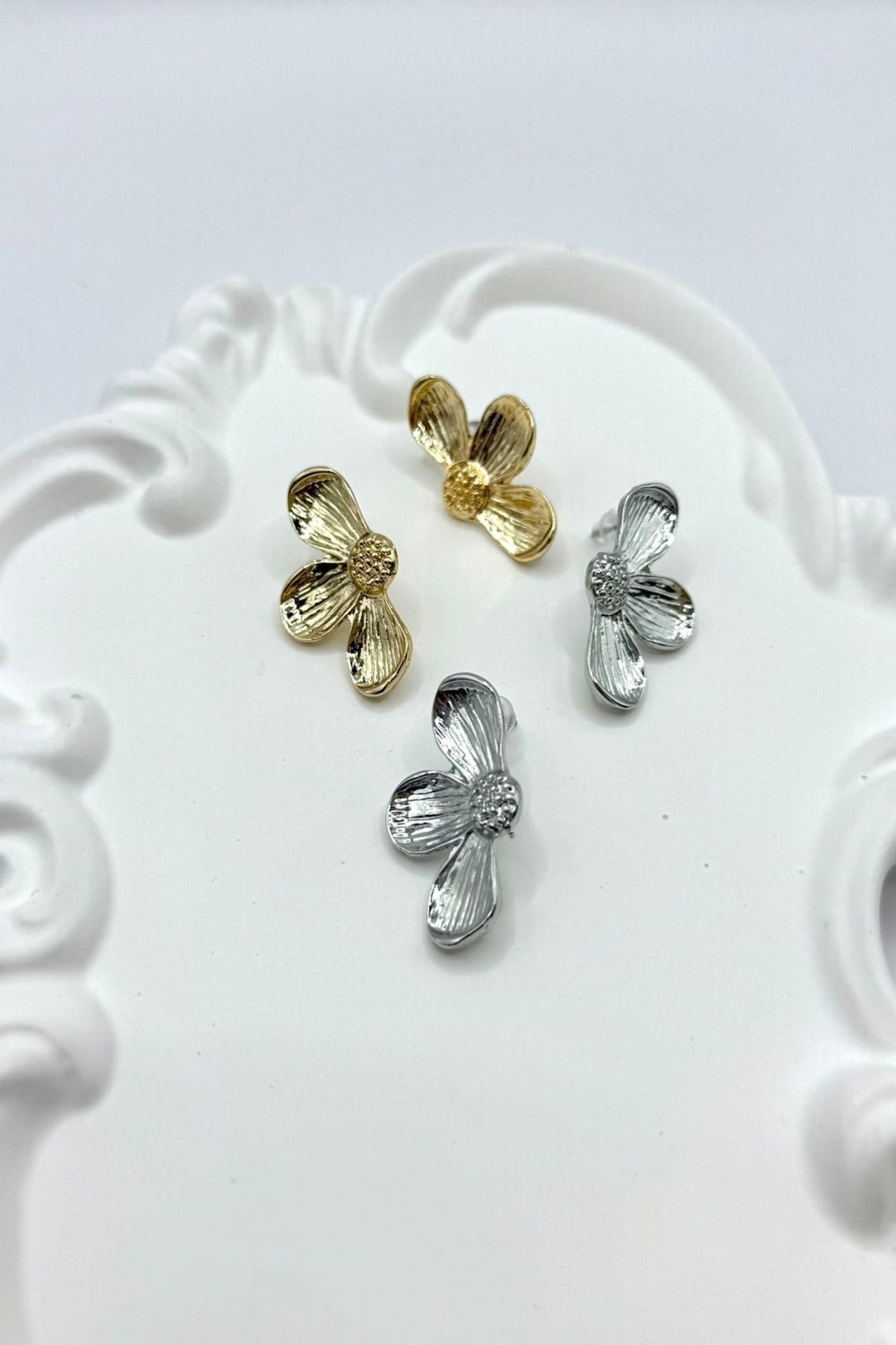 Kadın Küpe 3 cm Yarım Çiçek Model Küpe
