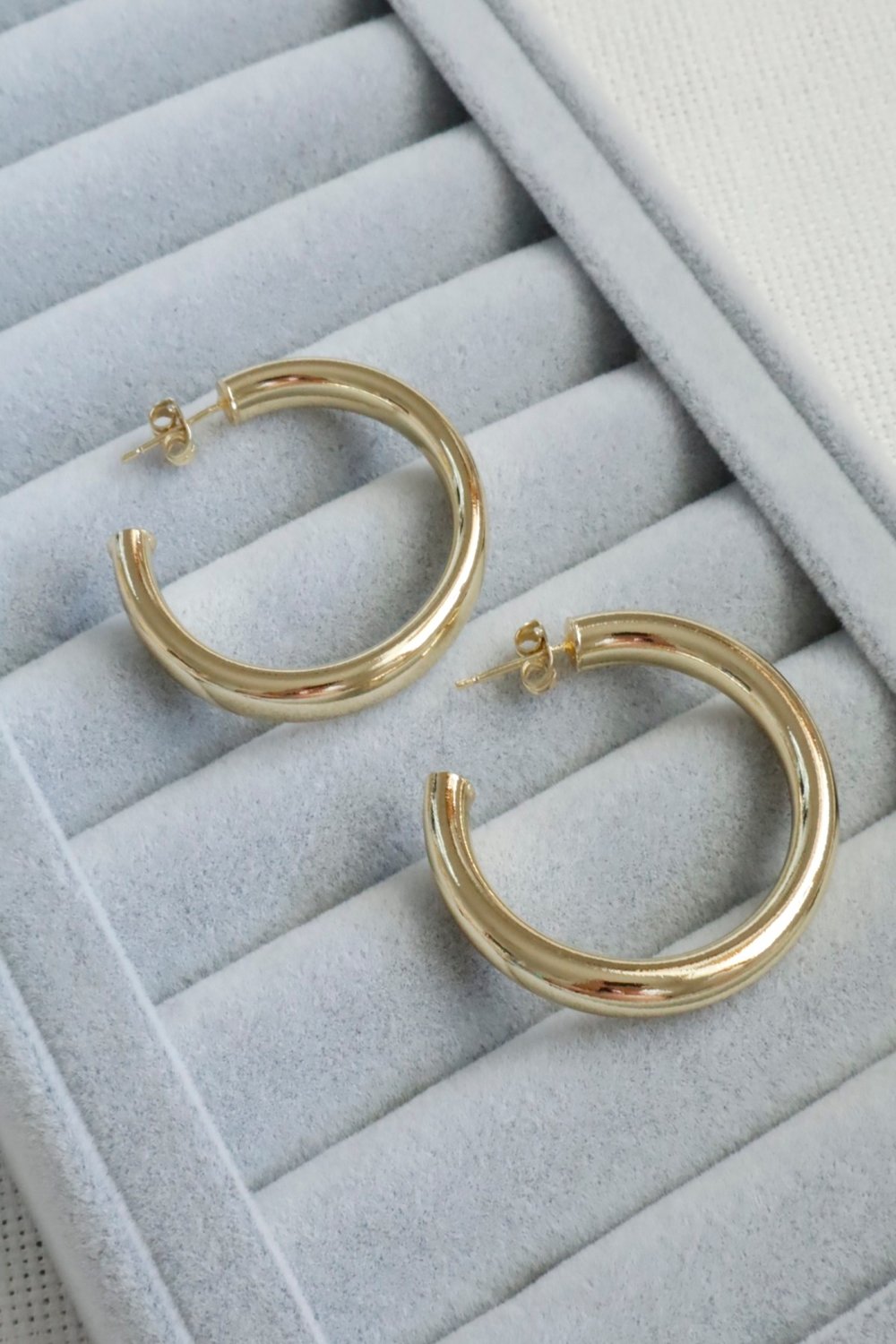Kadın Küpe Kararmaz 14k Renk Vip Seri Boru Yarım Halka 4cm Küpe