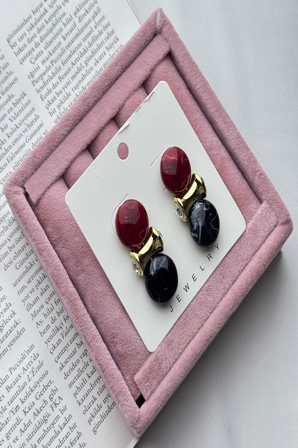 Kadın Küpe Vip Seri İthal Zirkon Vintage Model Akrilik Taş Görünümlü Kararmaz Küpe