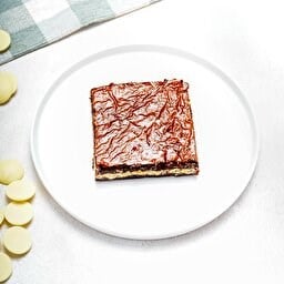 BROWNİ ( BEYAZ ÇİKOLATALI )