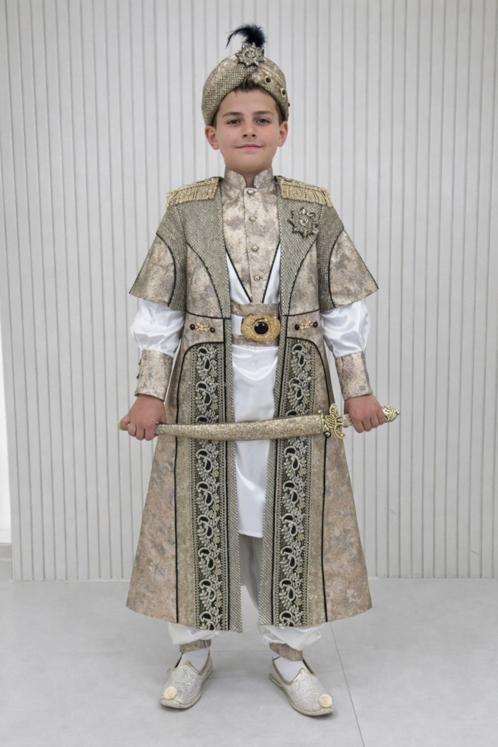 Çocuk GiyimGold Nakışlı Apoletleri Taşlı Kaftan Sünnet Kıyafeti