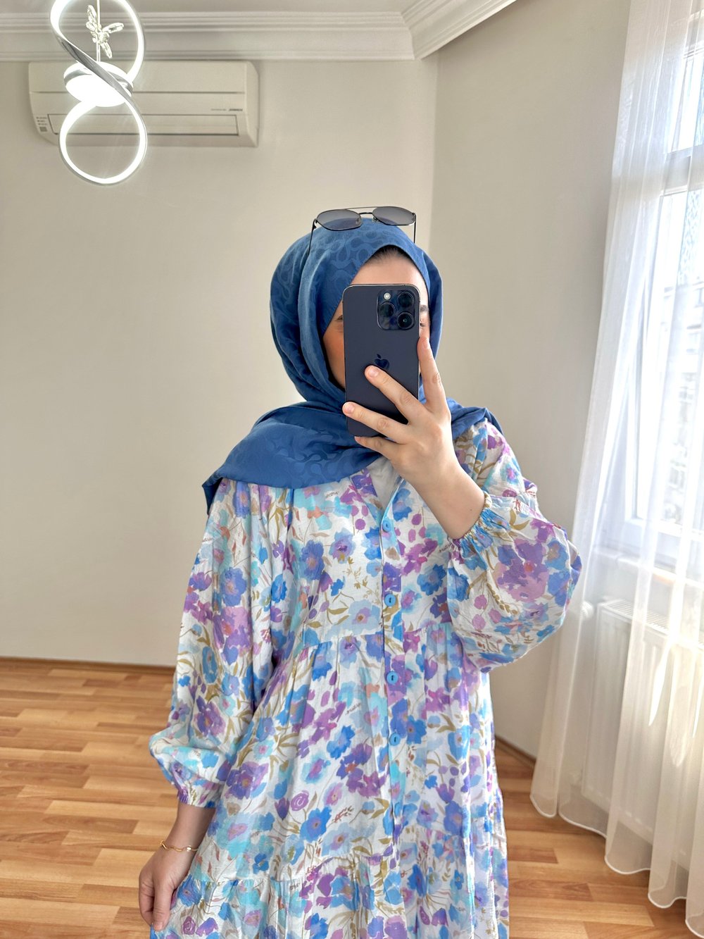 Çiçekli elbise mavi