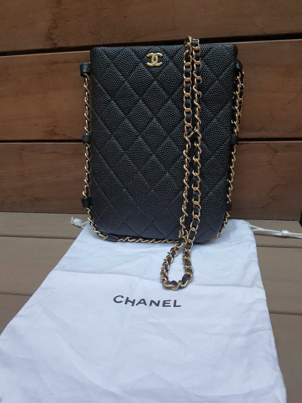 CHANEL Deri Gold Zincir Askılı Telefonluk