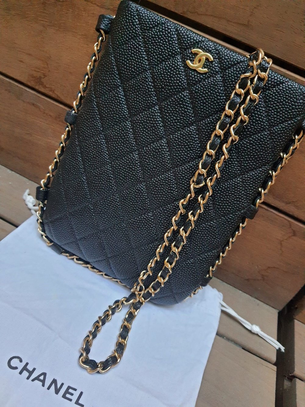 CHANEL Deri Gold Zincir Askılı Telefonluk