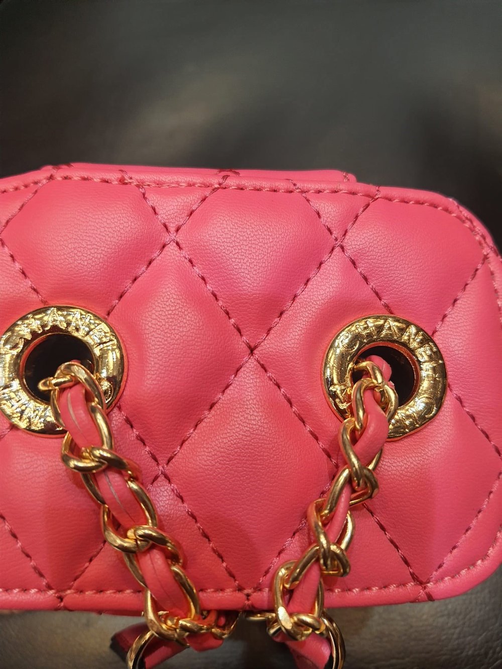 CHANEL DERİ TASARIM MAKYAJ ÇANTASI  PASLANMAZ ÇELİK/HAKİKİ DERİ KULLANILMIŞTIR.
