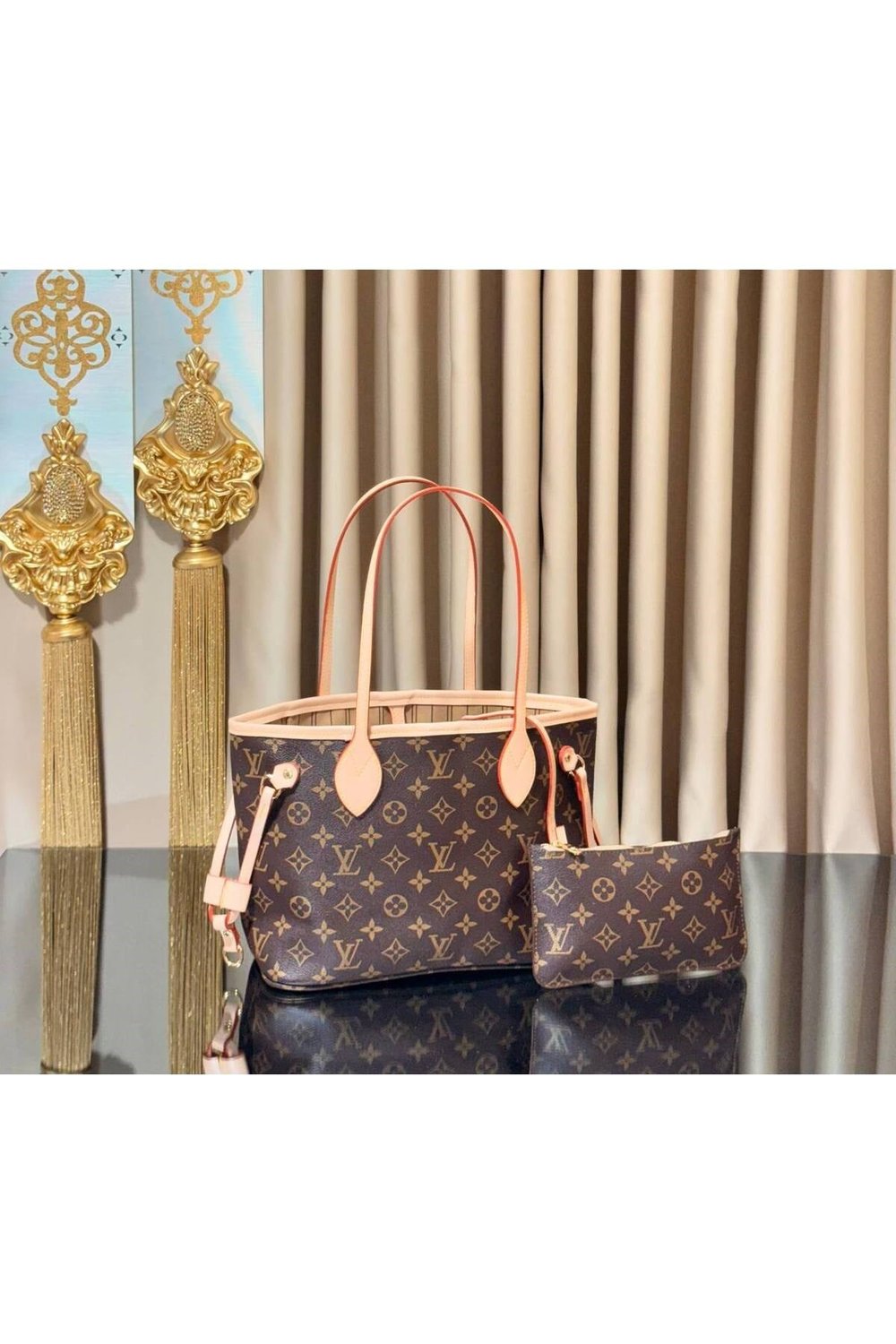 LOUIS VUITTON Deri toz torbalı desenli orta boy cüzdanı çanta
