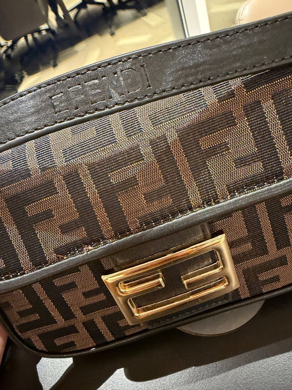 FENDİ İthal Paslanmaz çelik aksesuarlarla tasarlanmış  A+ kalite çift askılı çanta