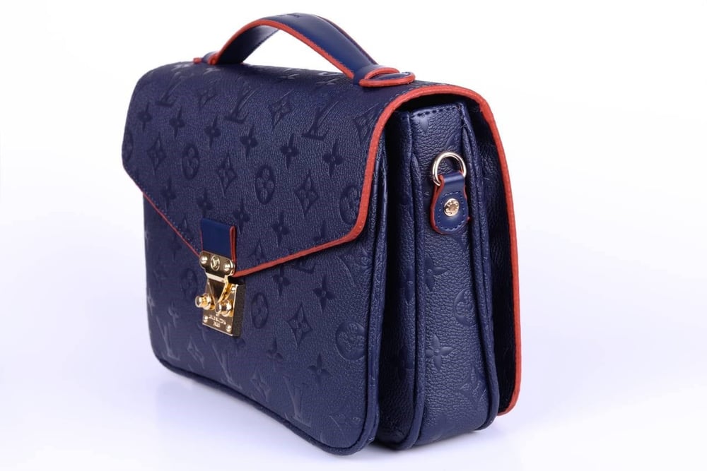 LOUIS VUITTON Hakiki Deri tasarım paslanmaz çelik aksesuarlı toz torbalı