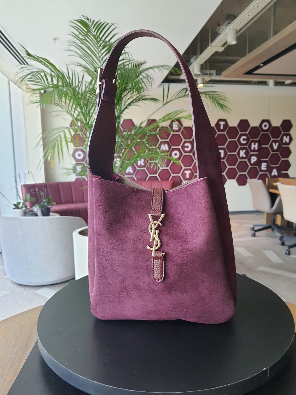 YVES SAINT LAURENT Süet Gold Aksesuarlı Toz Torbalı Çanta