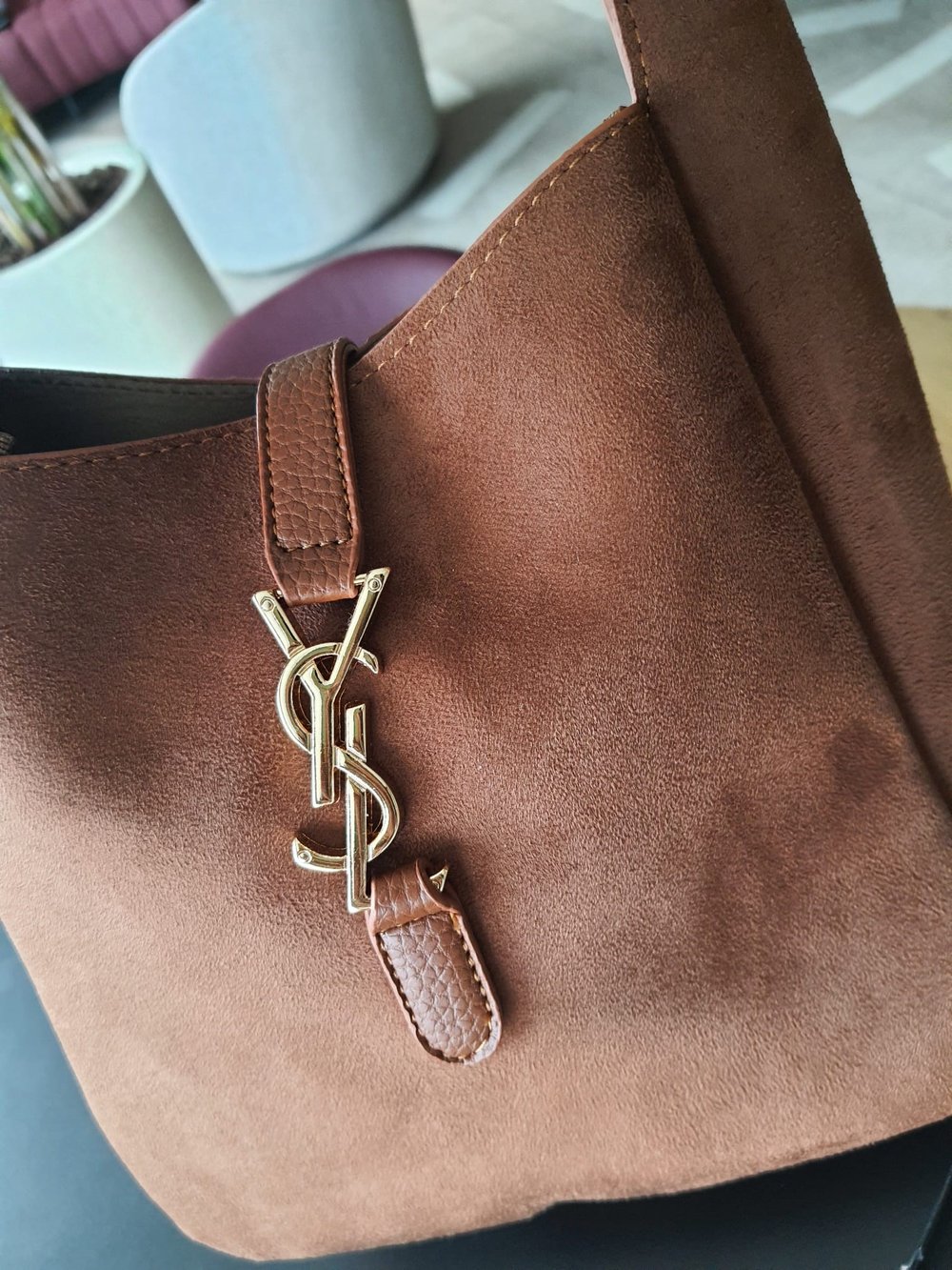 YVES SAINT LAURENT Süet Gold Aksesuarlı Toz Torbalı Çanta