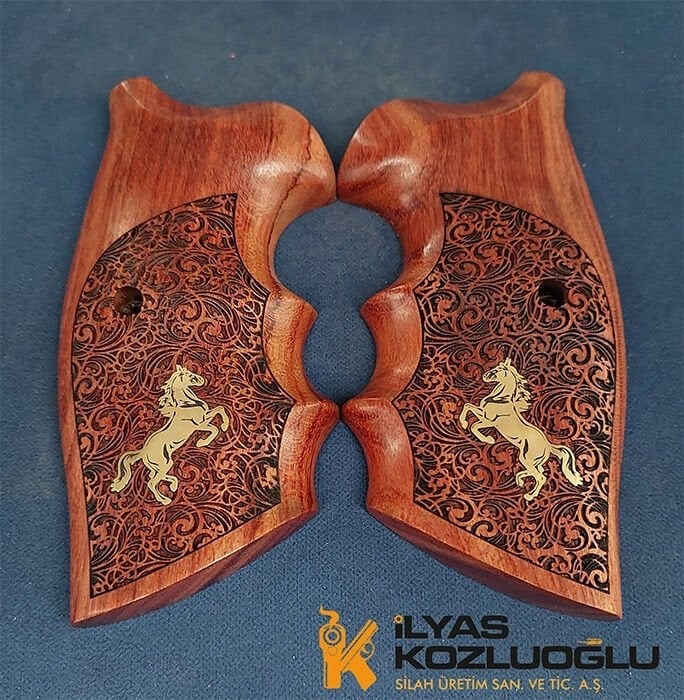 Colt Python Sarı Pirinç At Logolu Tam Yüzey Çiçek Desenli Gül Ağacı Kabze