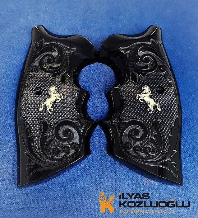 Colt Python Sarı Pirinç At Logolu Tam Yüzey Gravür İşlemeli Siyah Pleksi Kabze