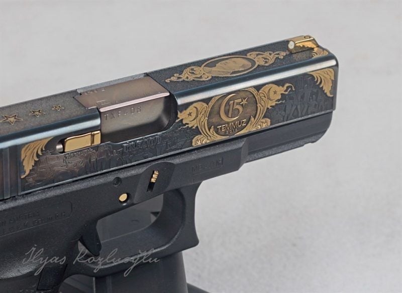 Glock 19 15 Temmuz Rozetli