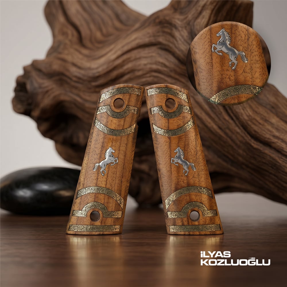Colt 1911 Ceviz Kabza Sarı Pirinç Plaka Tasarımlı Gümüş At Logolu Özel Üretim