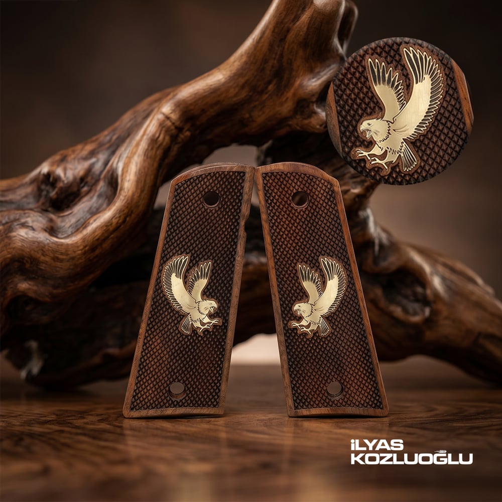 Colt 1911 Koyu Ceviz Kabza Tam Yüzey Baklava Desenli Sarı Pirinç Kartal Logolu