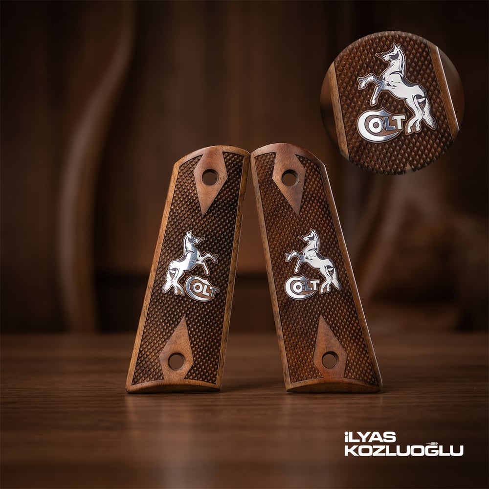 Colt 1911 Koyu Ceviz Kabza Tam Yüzey Baklava Desenli Gümüş At ve Colt Logolu